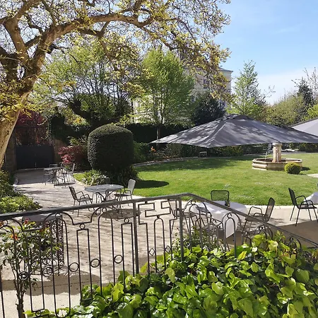 Szálloda 4 Etoiles - Restaurants & Perier Du Bignon 4*