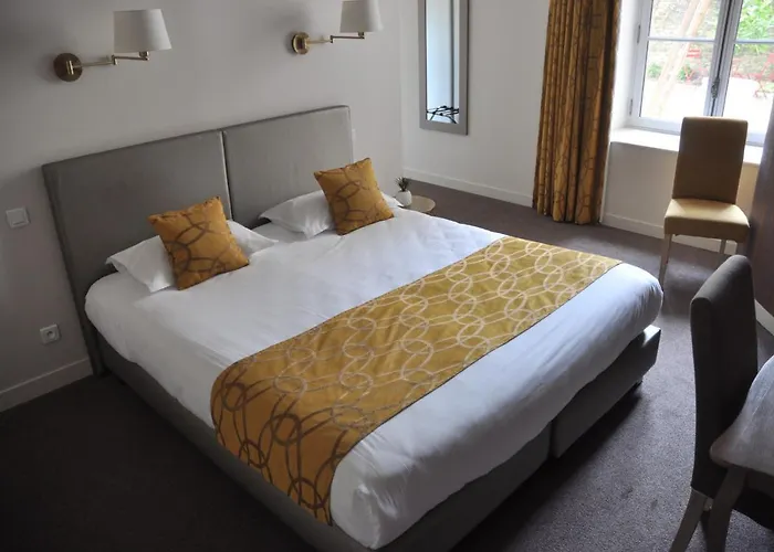 호텔 4 Etoiles - Restaurants & Perier Du Bignon 4*