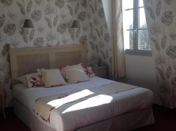 Hotell 4 Etoiles - Restaurants & Perier Du Bignon