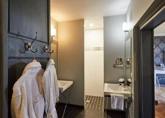 4 Etoiles - Restaurants & Perier Du Bignon Hotell