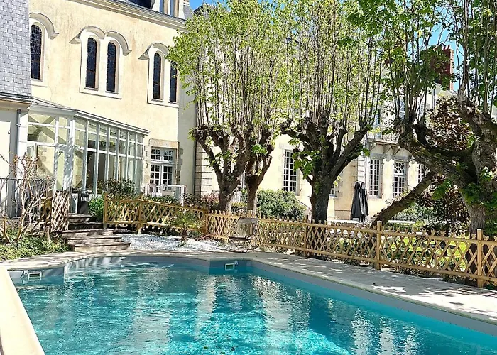 מלון Hotel 4 Etoiles - Restaurants & Spa Perier Du Bignon