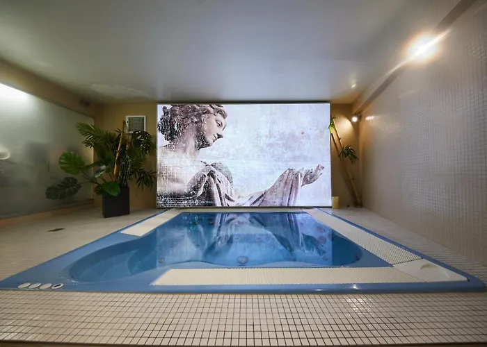 4 Etoiles - Restaurants & Perier Du Bignon Hotell