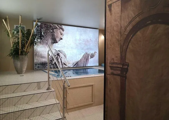 מלון Hotel 4 Etoiles - Restaurants & Spa Perier Du Bignon לאבאל