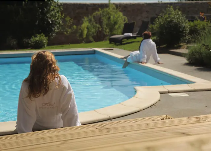 4 Etoiles - Restaurants & Perier Du Bignon 4*