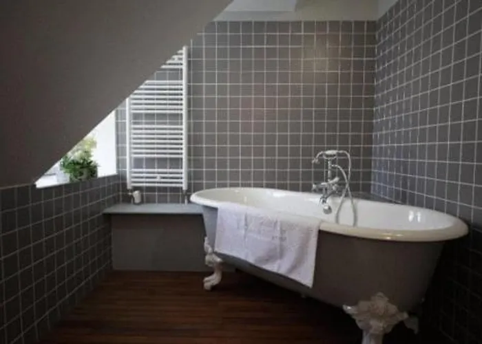 Hotel 4 Etoiles - Restaurants & Spa Perier Du Bignon מלון 4*