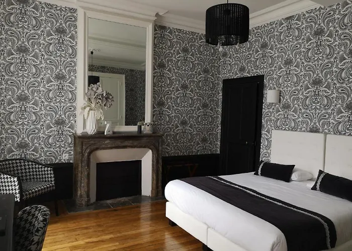 Hotell 4 Etoiles - Restaurants & Perier Du Bignon Laval (Mayenne)