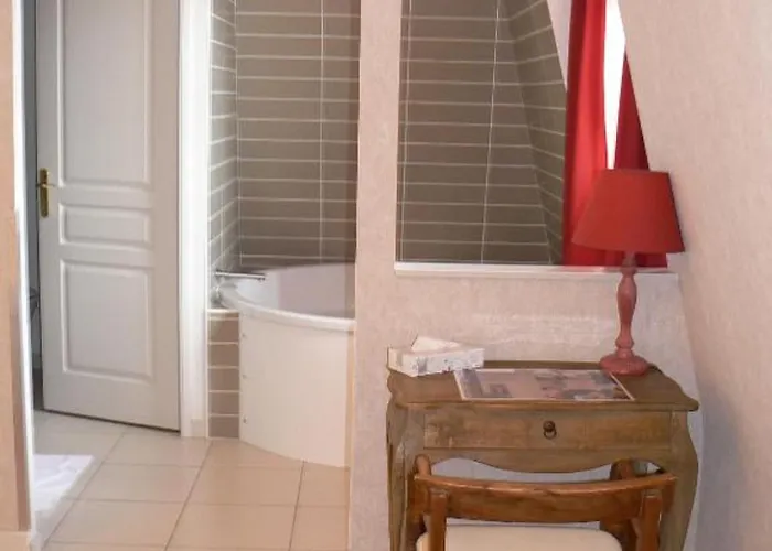 4 Etoiles - Restaurants & Perier Du Bignon Hotell 4*