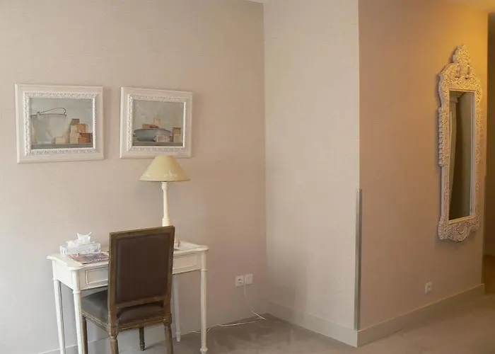 Hotell 4 Etoiles - Restaurants & Perier Du Bignon 4*