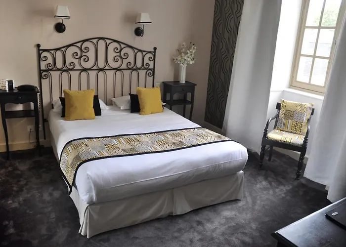 4 Etoiles - Restaurants & Perier Du Bignon Hotell